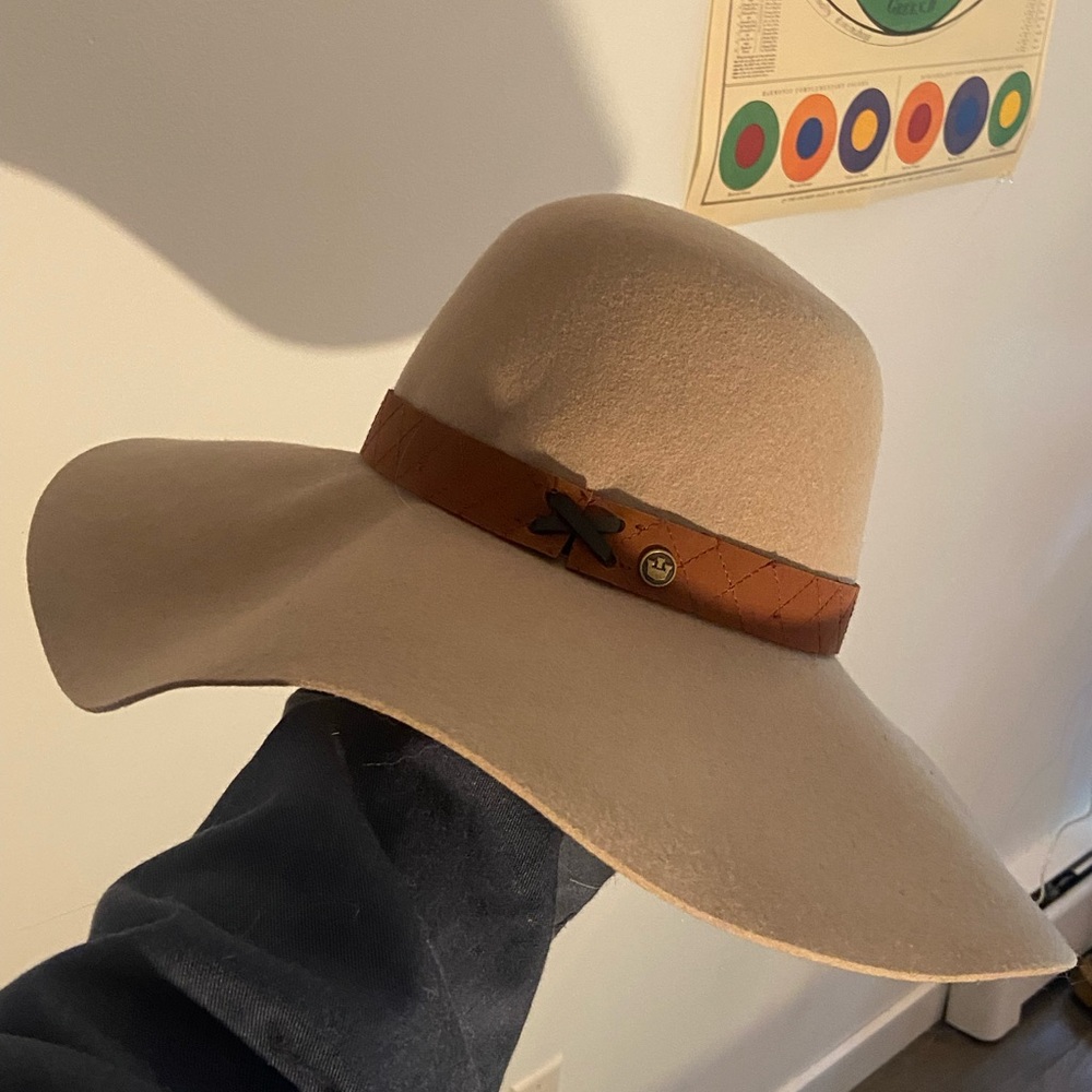 Elegant Tan Wide-Brim Wool Sun Hat